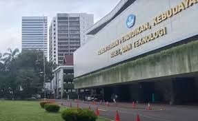 Guru Tak Wajib Laksanakan Program Sastra Masuk Kurikulum